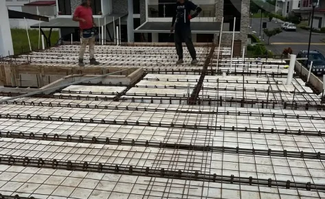 Alajuela Project – Coyol Home, crown beam and interfloor slab instalation